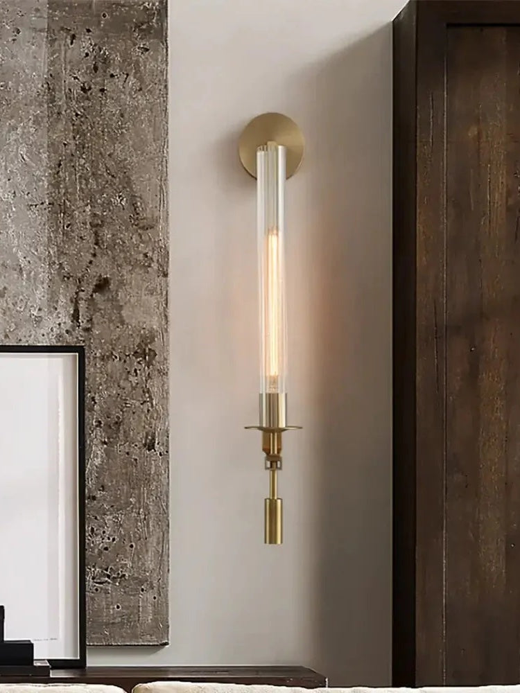 Aplique de pared delgado con cristal acanalado y marco moderno metálico