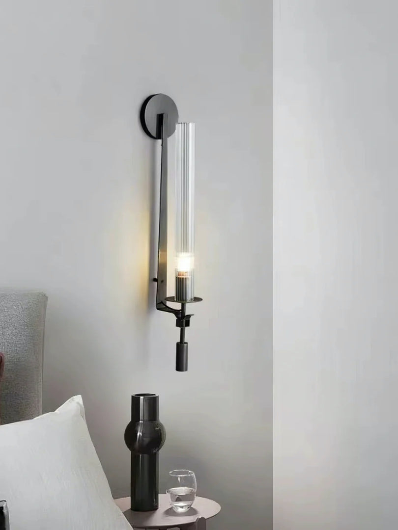 Aplique de pared delgado con cristal acanalado y marco moderno metálico