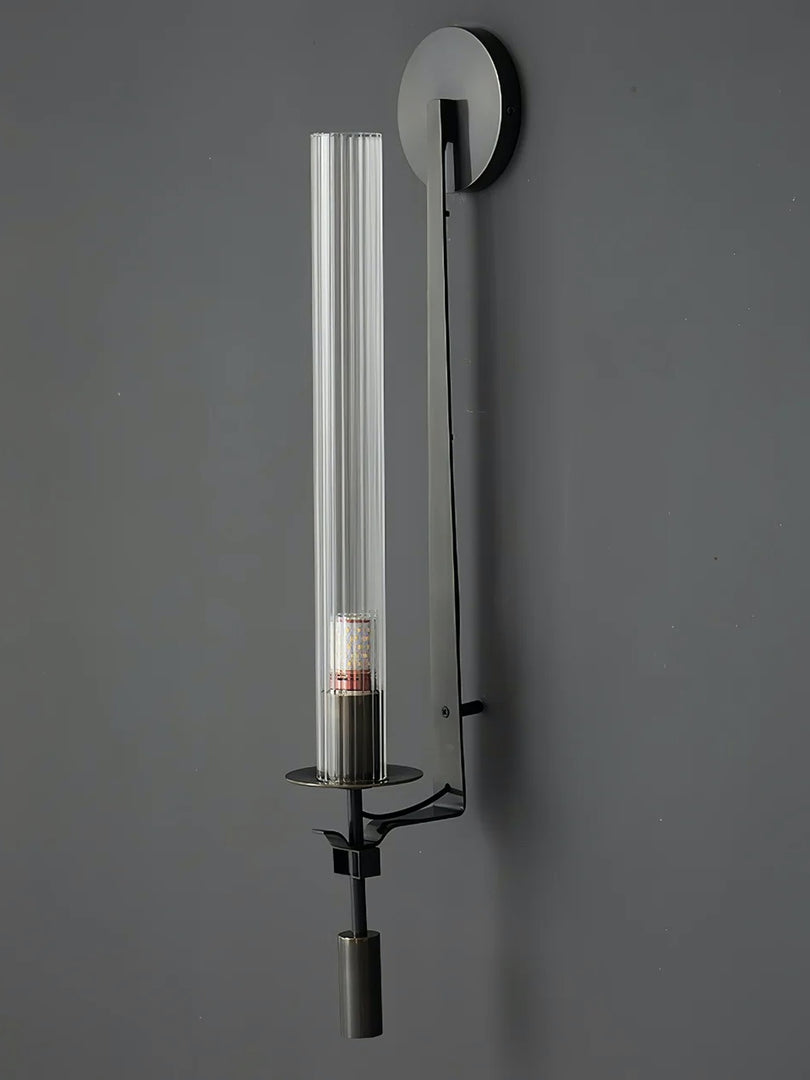 Aplique de pared delgado con cristal acanalado y marco moderno metálico
