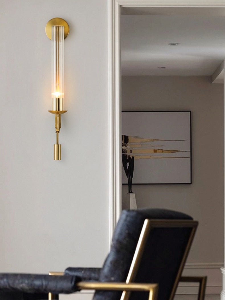 Aplique de pared delgado con cristal acanalado y marco moderno metálico