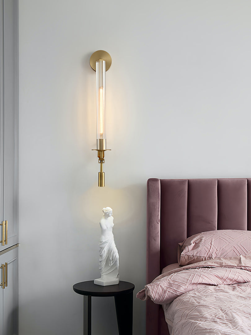 Aplique de pared delgado con cristal acanalado y marco moderno metálico