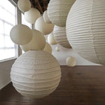 Charger l'image dans la visionneuse de galerie, Bamboo Ribbed Mulberry Paper Swag Pendant
