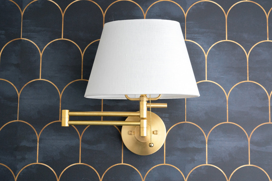 Aplique de pared estilo escuela Ornato Luxe de latón - Lámpara de pared Art Déco con pantalla de vidrio blanco