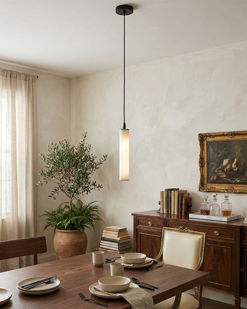 Lampe suspendue tube en albâtre Calder
