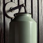 Cargar imagen en el visor de la Galería, Aplique de pared minimalista para exterior Hanton: aplique industrial de metal mate para espacios modernos
