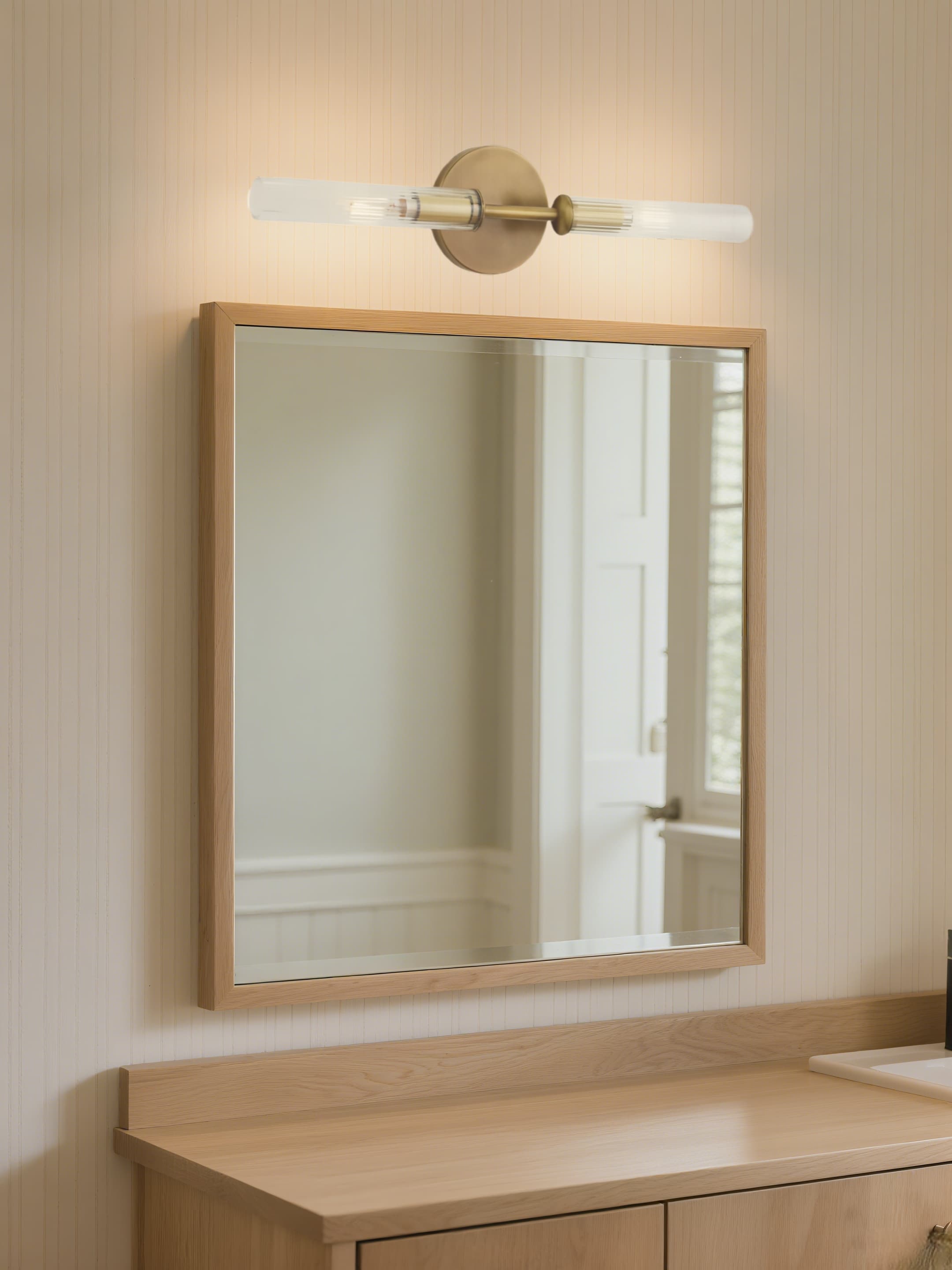Aplique de vidrio acanalado: aplique de pared doble para iluminación de tocador de baño