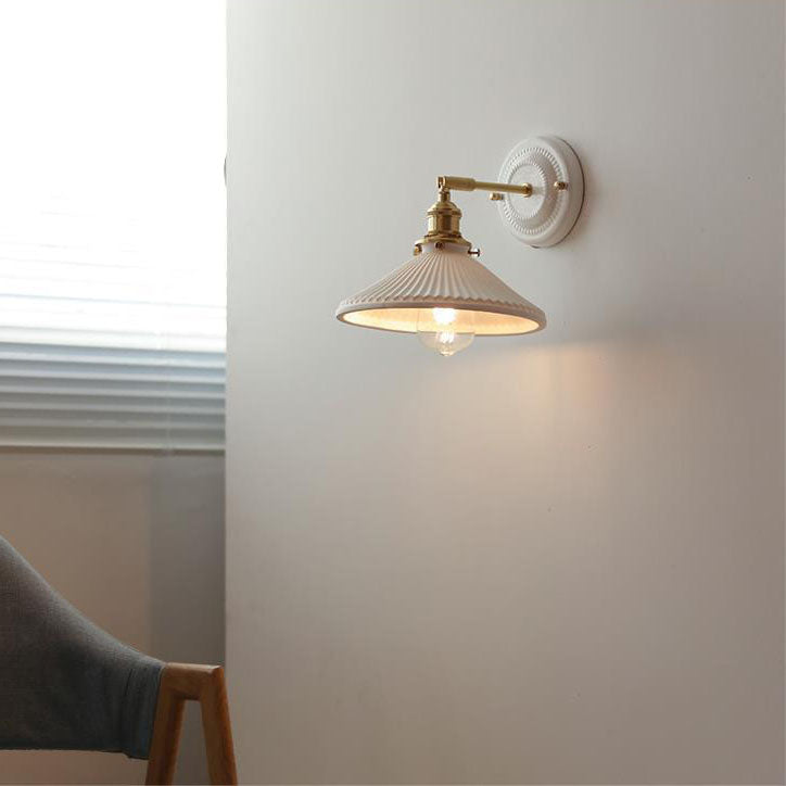 Lámpara de pared vintage de cerámica japonesa de latón con una luz