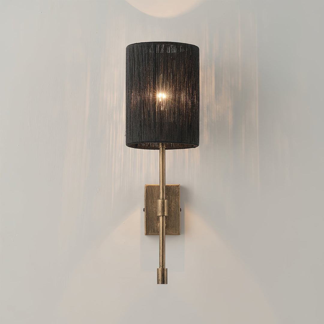Applique murale Atticus avec abat-jour en tissu - Lampe murale moderne en laiton pour chambre et couloir