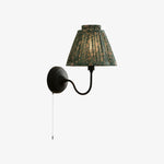 Bild in Gallery-Viewer laden, Solmire Zeitgenössische Wandleuchte – Maßgeschneiderte Stoff-Metall Wandlampe für Schlafzimmer und Flur
