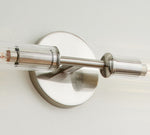 Cargar imagen en el visor de la Galería, Aplique de pared de tubo de vidrio Bravira - Iluminación clásica de tubo de latón acanalado
