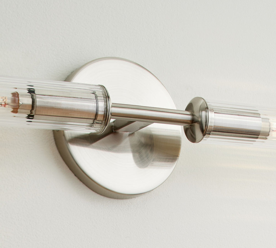 Aplique de pared de tubo de vidrio Bravira - Iluminación clásica de tubo de latón acanalado