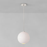 Cargar imagen en el visor de la Galería, Lámpara colgante Selvion con forma de globo escultural: moderna lámpara colgante de cristal con un diseño elegante.
