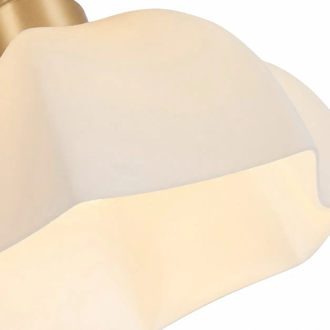 Milk glass edge detail