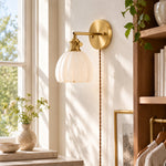 Charger l'image dans la visionneuse de galerie, Vintage Tulip Glass Plug-In Wall Sconce