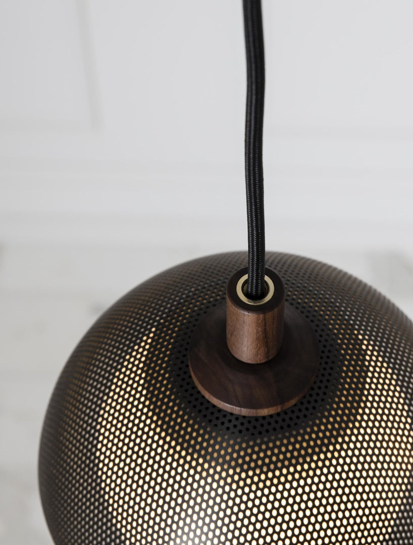 Lampe suspendue perforée en forme de dôme