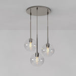 Cargar imagen en el visor de la Galería, Lámpara de araña minimalista de cristal Selvion: luminaria escultural de vidrio artesanal

