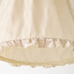 Bild in Gallery-Viewer laden, Close view of the softly ruffled fabric shade edge