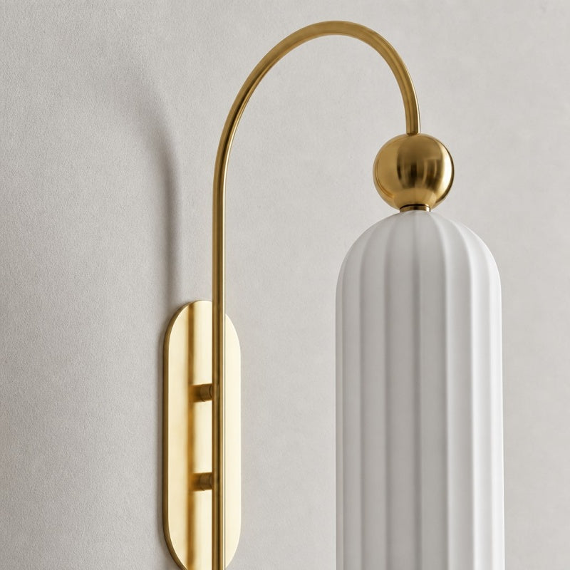 Avenlo Minimalist Wall Lamp – Modern Vertical Accent Lighting for Bathroom or Hallway