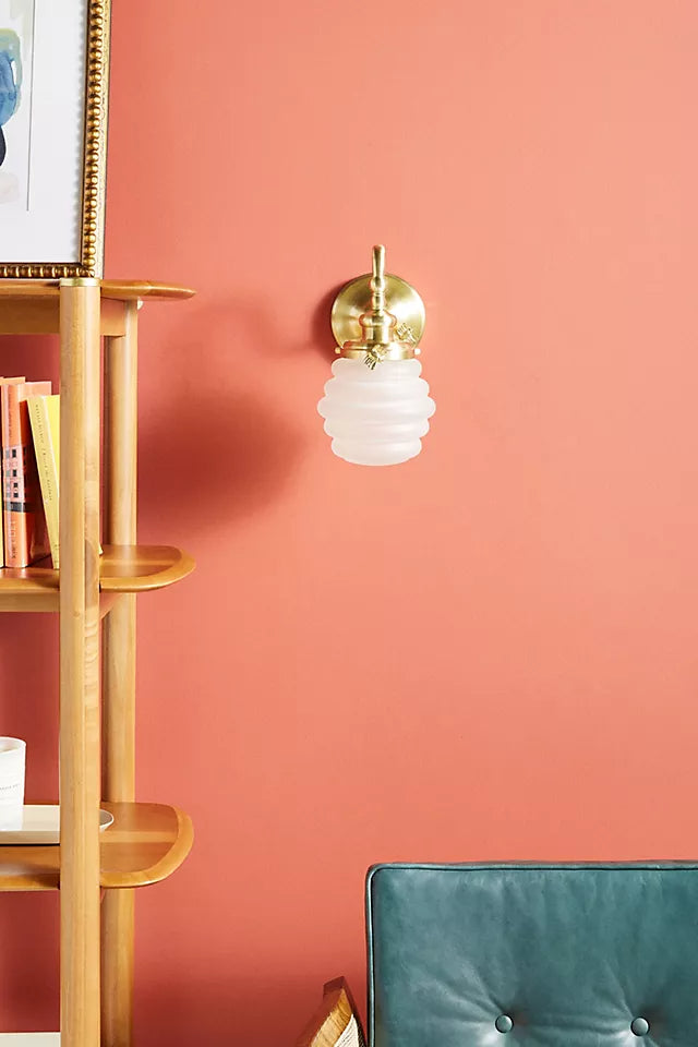 Aplique de pared para tocador de metal y vidrio Capigia: lámpara de baño moderna con estilo elegante