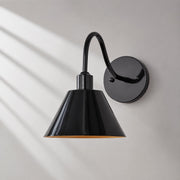 Industrielle, konisch zulaufende Messing-Wandleuchte mit Schwanenhals und Metallsilhouette