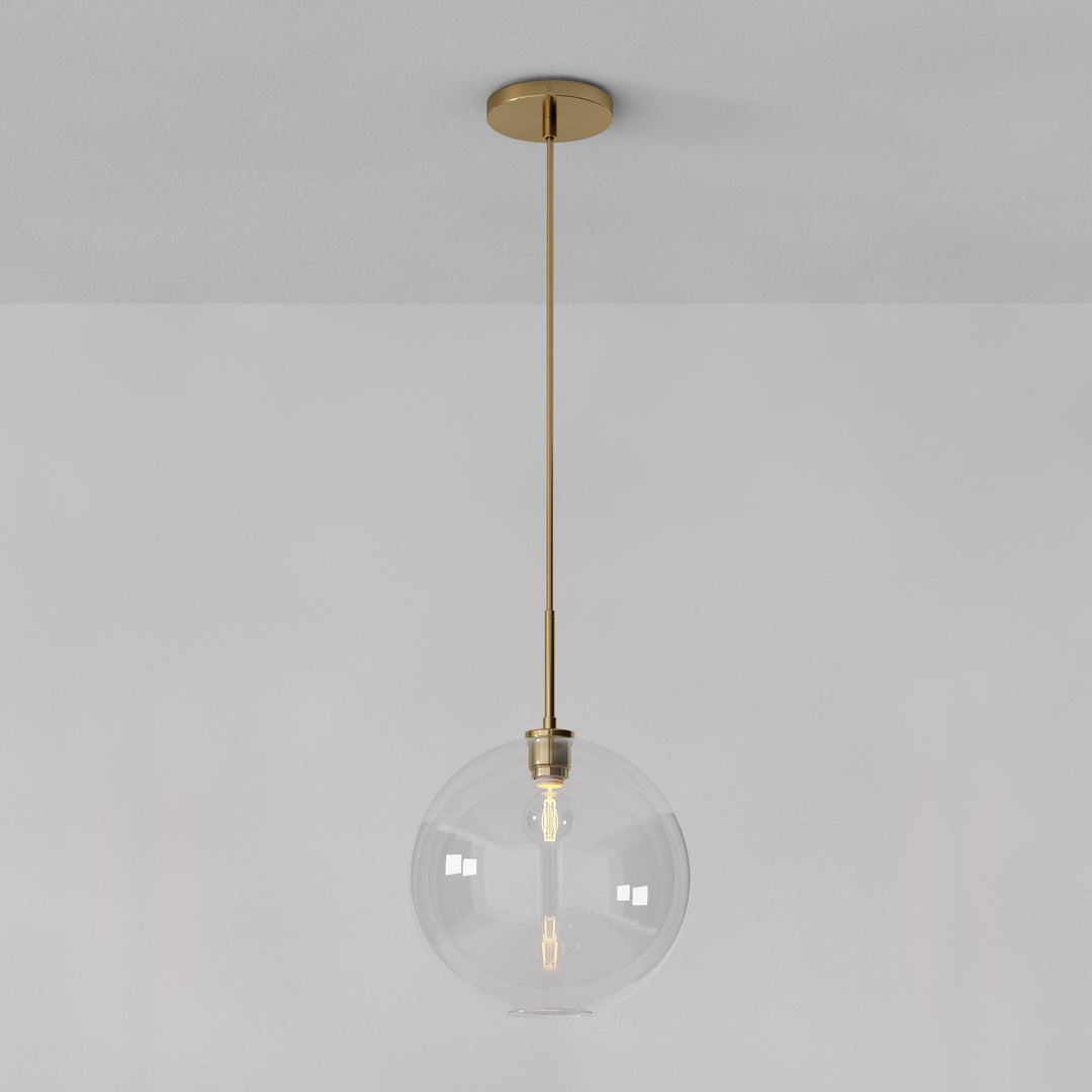 Lámpara colgante Selvion con forma de globo escultural: moderna lámpara colgante de cristal con un diseño elegante.