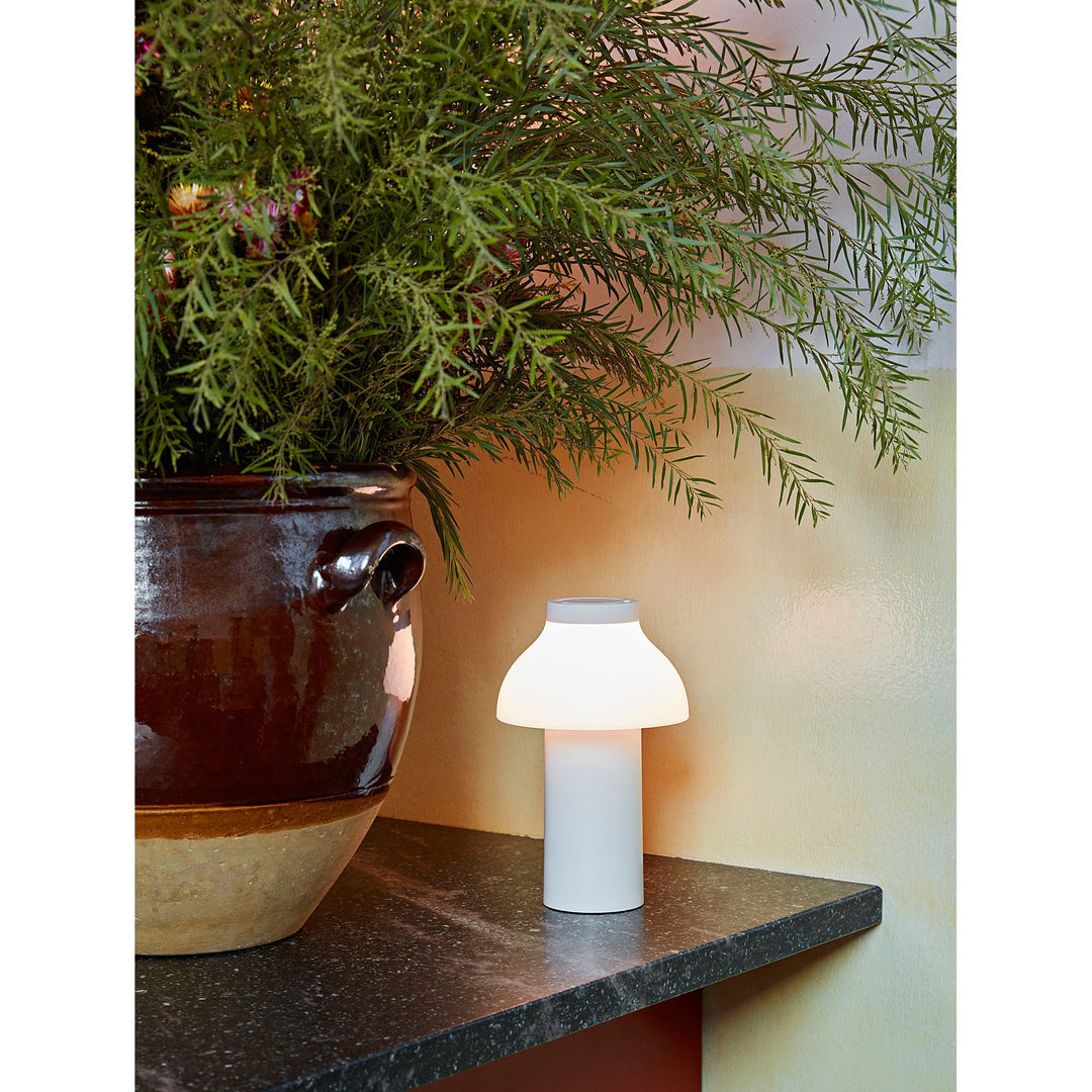 Moderne tragbare Tischlampe – minimalistisches, wiederaufladbares Licht für Innen- und Außenbereich