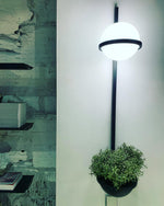 Charger l'image dans la visionneuse de galerie, Applique murale minimaliste à abat-jour globe pour espaces intérieurs et extérieurs