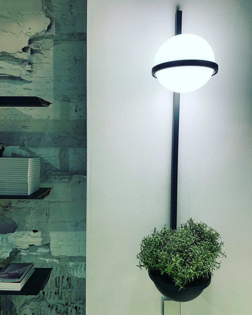 Applique murale minimaliste à abat-jour globe pour espaces intérieurs et extérieurs