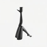 Cargar imagen en el visor de la Galería, Base de vela dorada escultórica Kickra - Decoración para comedor y sala