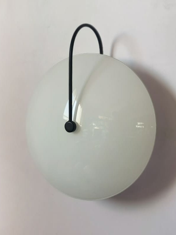 Moderne Glas-Wandleuchte – Gerippte Glasleuchte mit Scheiben-Wandhalterung