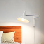 Cargar imagen en el visor de la Galería, Aplique de pared de metal blanco con brazo ajustable
