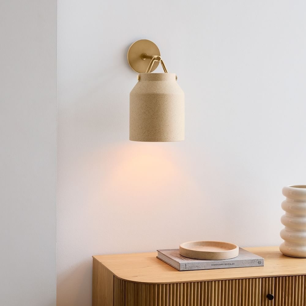 Applique minimaliste Hanton – Applique vintage en verre laiteux et accents métalliques 