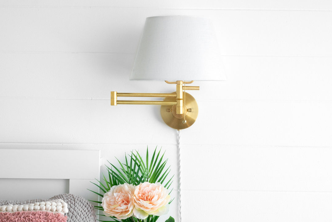 Aplique de pared estilo escuela Ornato Luxe de latón - Lámpara de pared Art Déco con pantalla de vidrio blanco