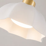 Bild in Gallery-Viewer laden, Detail: milk glass shade diffusion