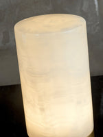 Bild in Gallery-Viewer laden, Totem Alabaster Tischlampe (eingebauter Akku)