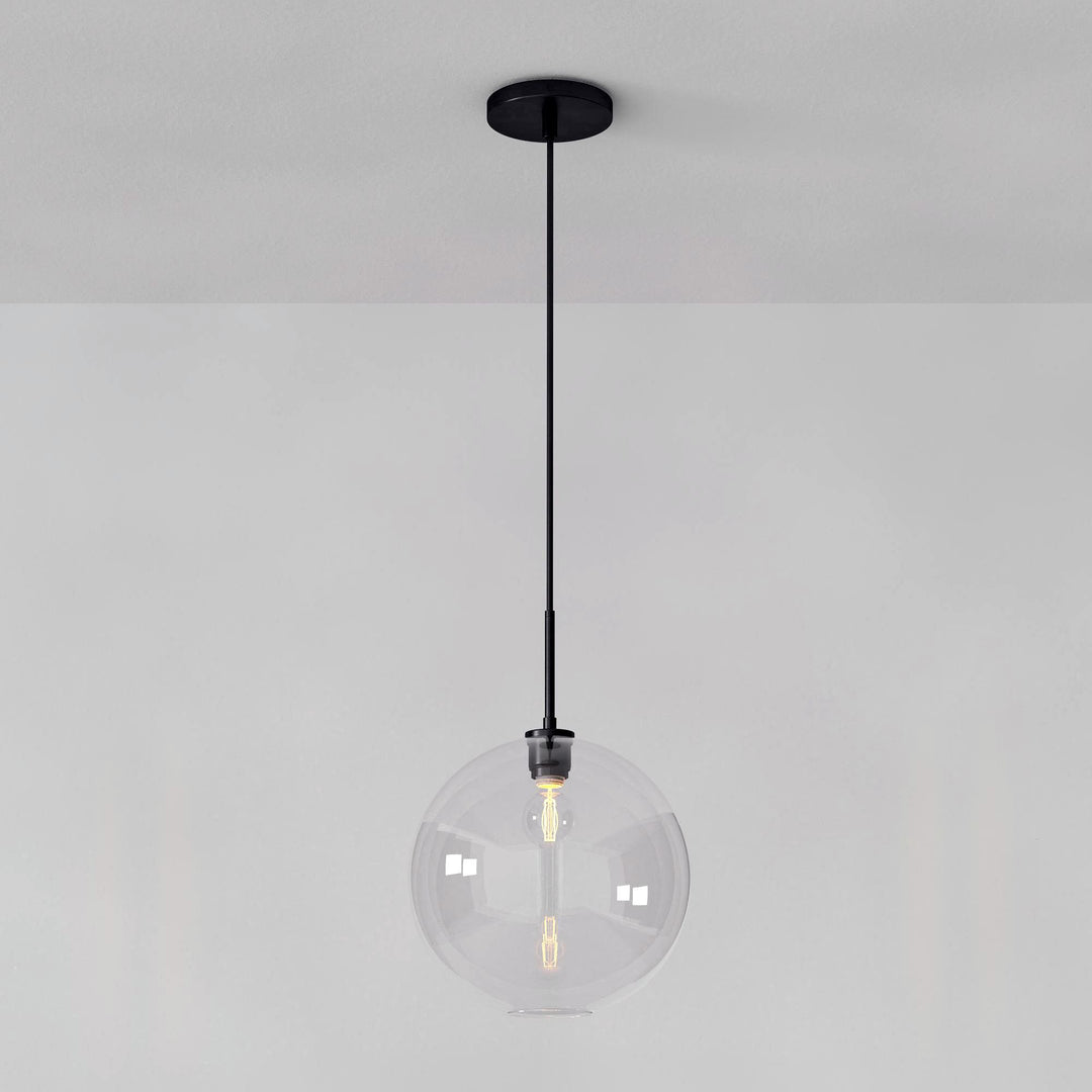 Lámpara colgante Selvion con forma de globo escultural: moderna lámpara colgante de cristal con un diseño elegante.