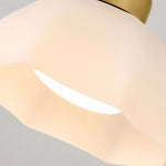 Bild in Gallery-Viewer laden, Close-up of the curved gold-tone metal frame