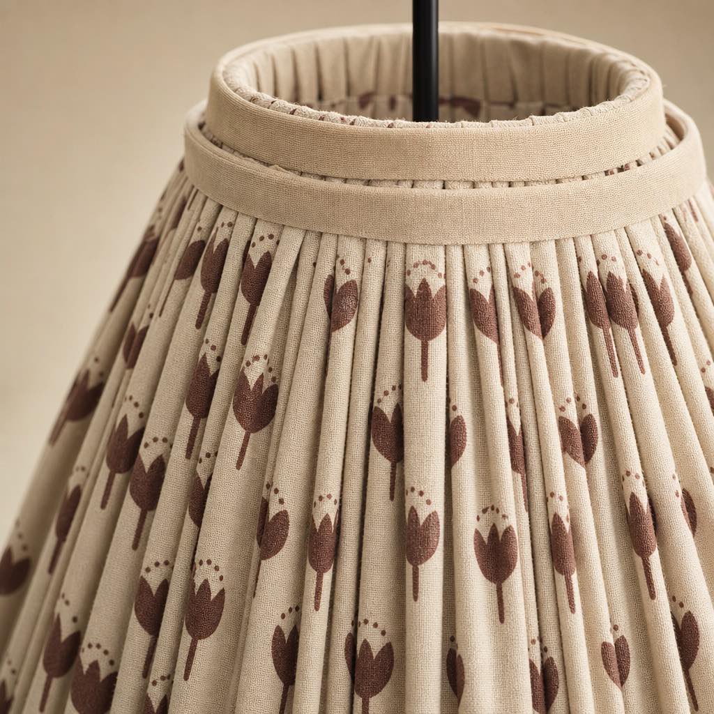 Suspension décorative en tissu floral Solmire – Lampe suspendue avec accents métalliques pour salon et salle à manger