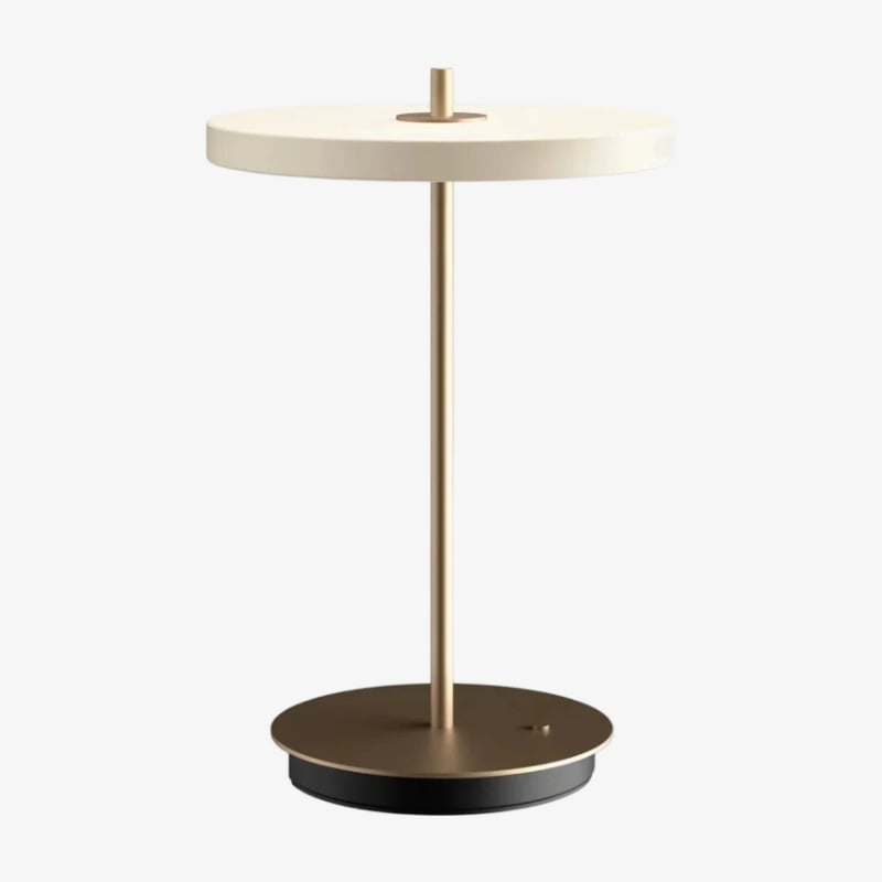 Lampe de table en métal minimaliste moderne sculpturale Astris pour salon et bureau