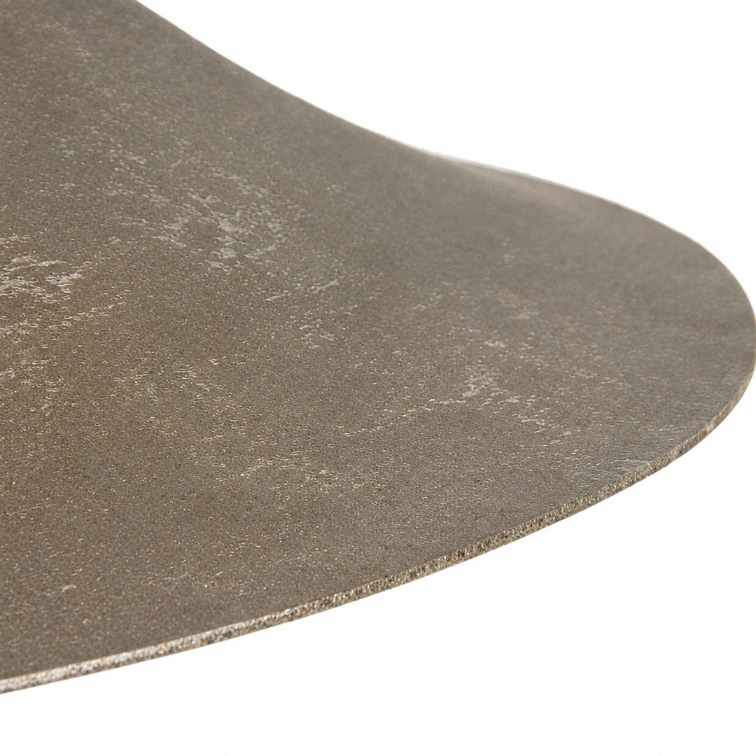 Close view of the softly weathered shade edge