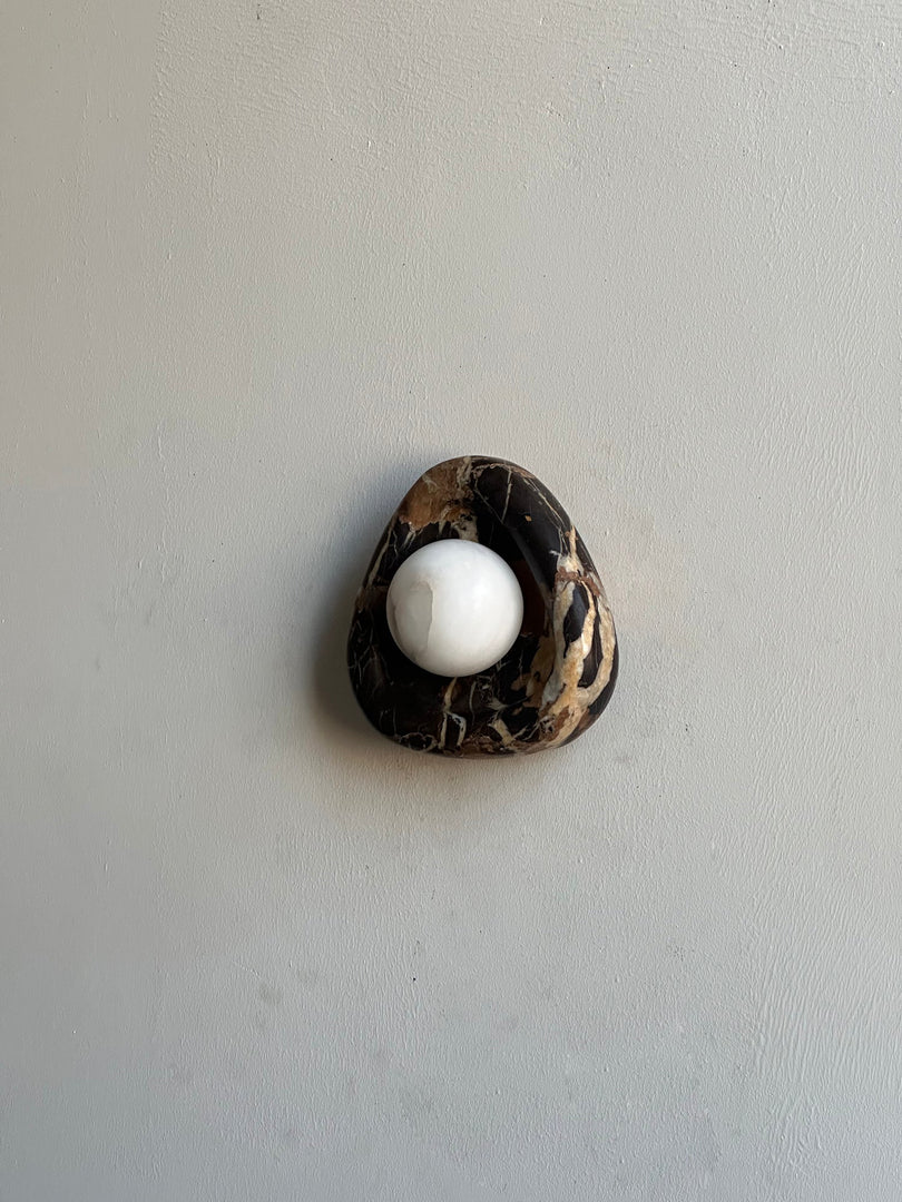 Schwarze Perlen-Marmor-Wandleuchte
