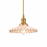 Charger l'image dans la visionneuse de galerie, Pink pleated ceramic pendant light with brass-finish base