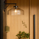 Cargar imagen en el visor de la Galería, Aplique de pared minimalista para exterior Hanton: aplique industrial de metal mate para espacios modernos
