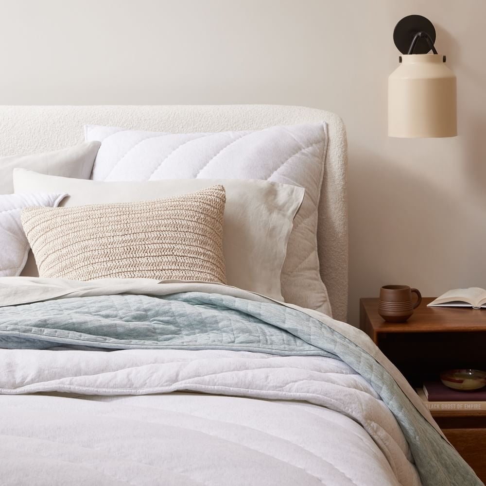 Applique minimaliste Hanton – Applique vintage en verre laiteux et accents métalliques 