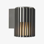 Cargar imagen en el visor de la Galería, Fluted Shade Square Plate Aluminium Outdoor Sconce