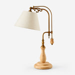 Bild in Gallery-Viewer laden, Vintage-Tischlampe aus Holz und Messingoptik mit Stoffschirm