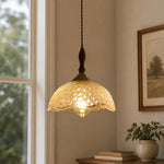 Cargar imagen en el visor de la Galería, Clear glass pendant light in room