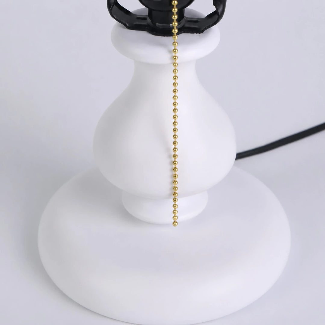 Tiffany-style stained glass table lamp