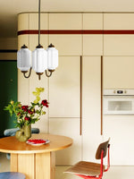 Bild in der Galerieansicht laden, Eloise Kronleuchter – Milchglas-Kronleuchter in einem Vintage-Stil-Finish
