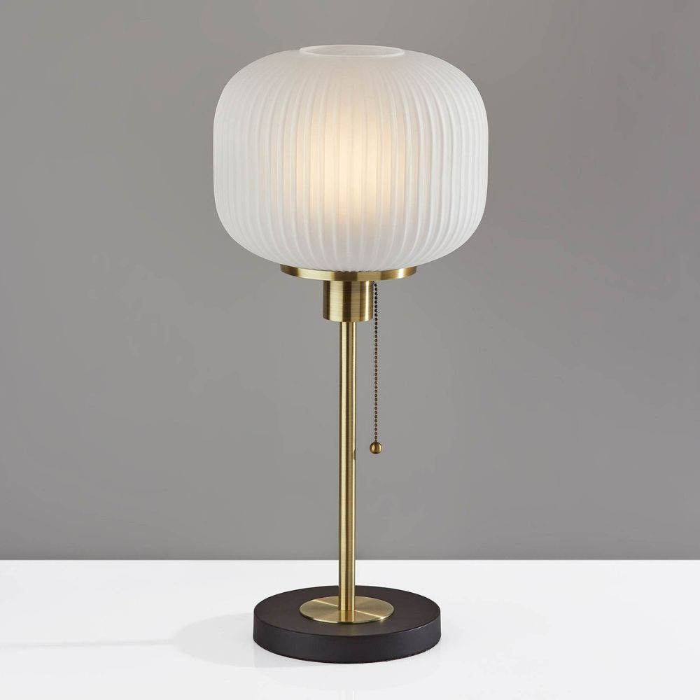 Lámpara de mesa Pelviona de cristal acanalado - Base de latón y metal negro - Imprescindible para decorar tu hogar